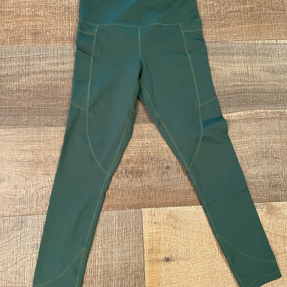 Zyia Light n Tight 7/8 length with pockets - size 4 - Pine